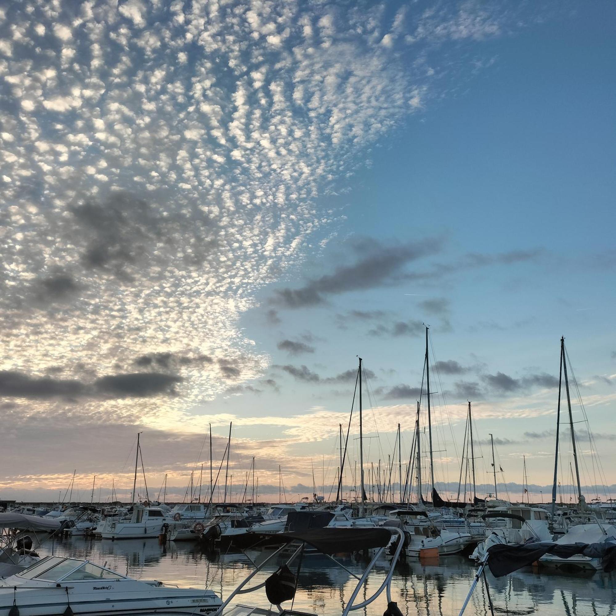 1ª Linea Reformado Y Frente Al Puerto Deportivo Firmamos Contrato Si El Cliente Lo Solicita Aunque Es Necesario Hacer La Reserva Para Poder Comunicarse โอสปิตาเล็ต เด ลินฟันต์ ภายนอก รูปภาพ